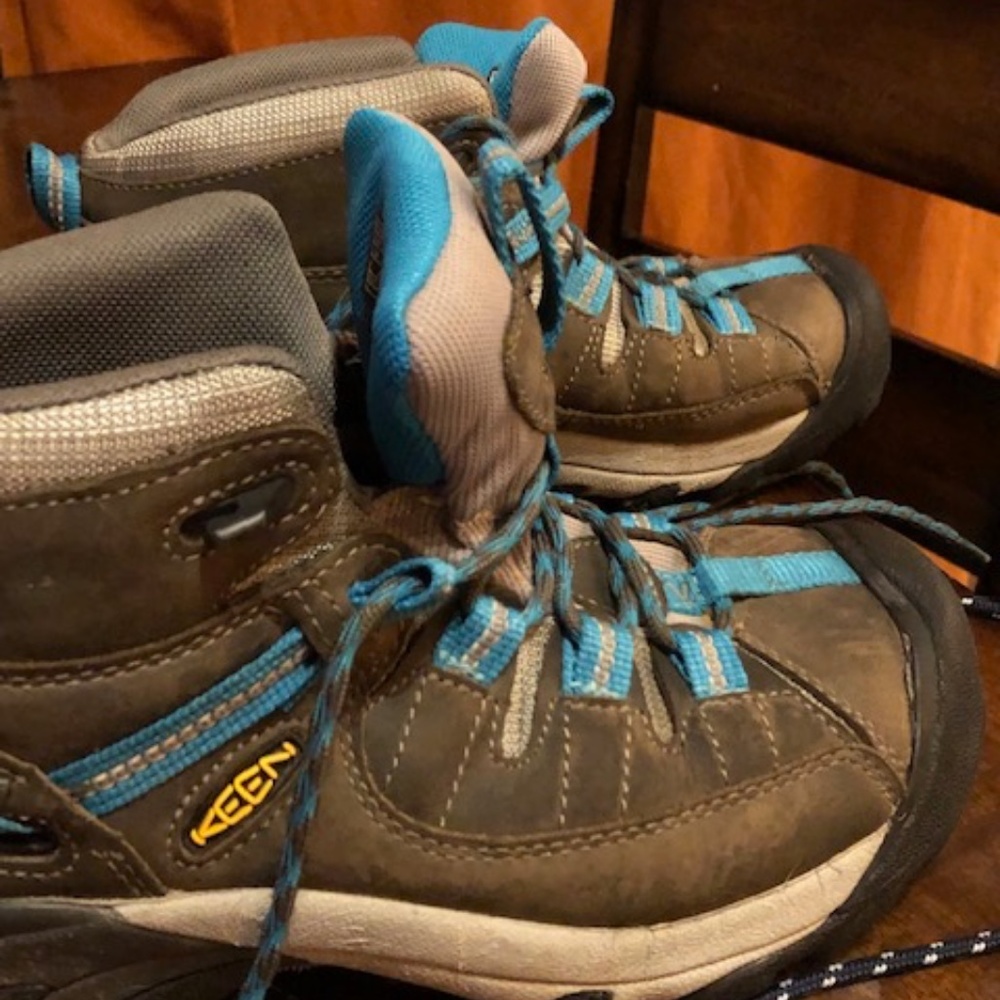 Keen Women's Turquoise and Tan/Gray Hiking Boots Size 6